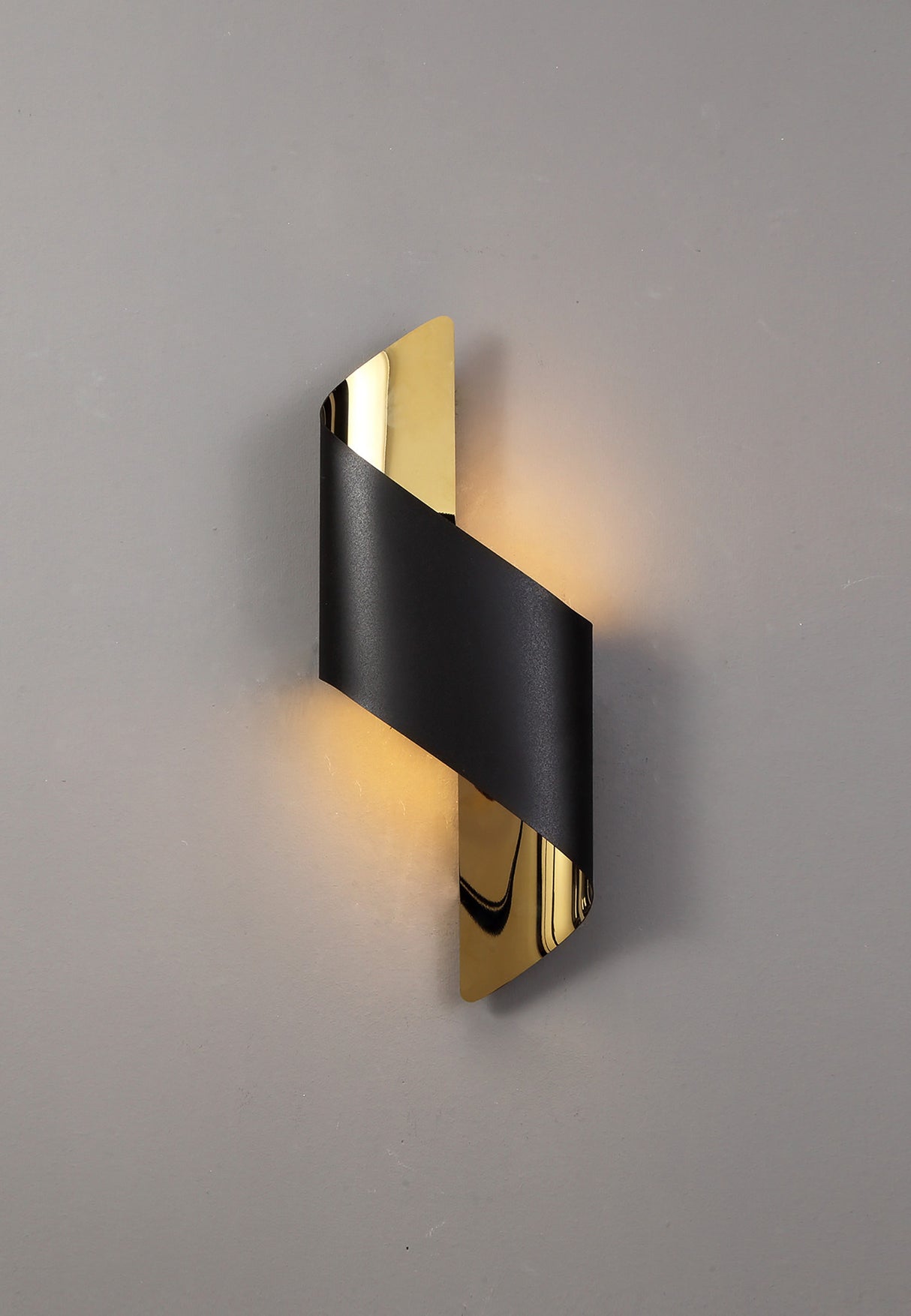 KAL5728 Kalau Small Wall Lamp 8W LED in a Sand Black/Gold/Frosted Finish